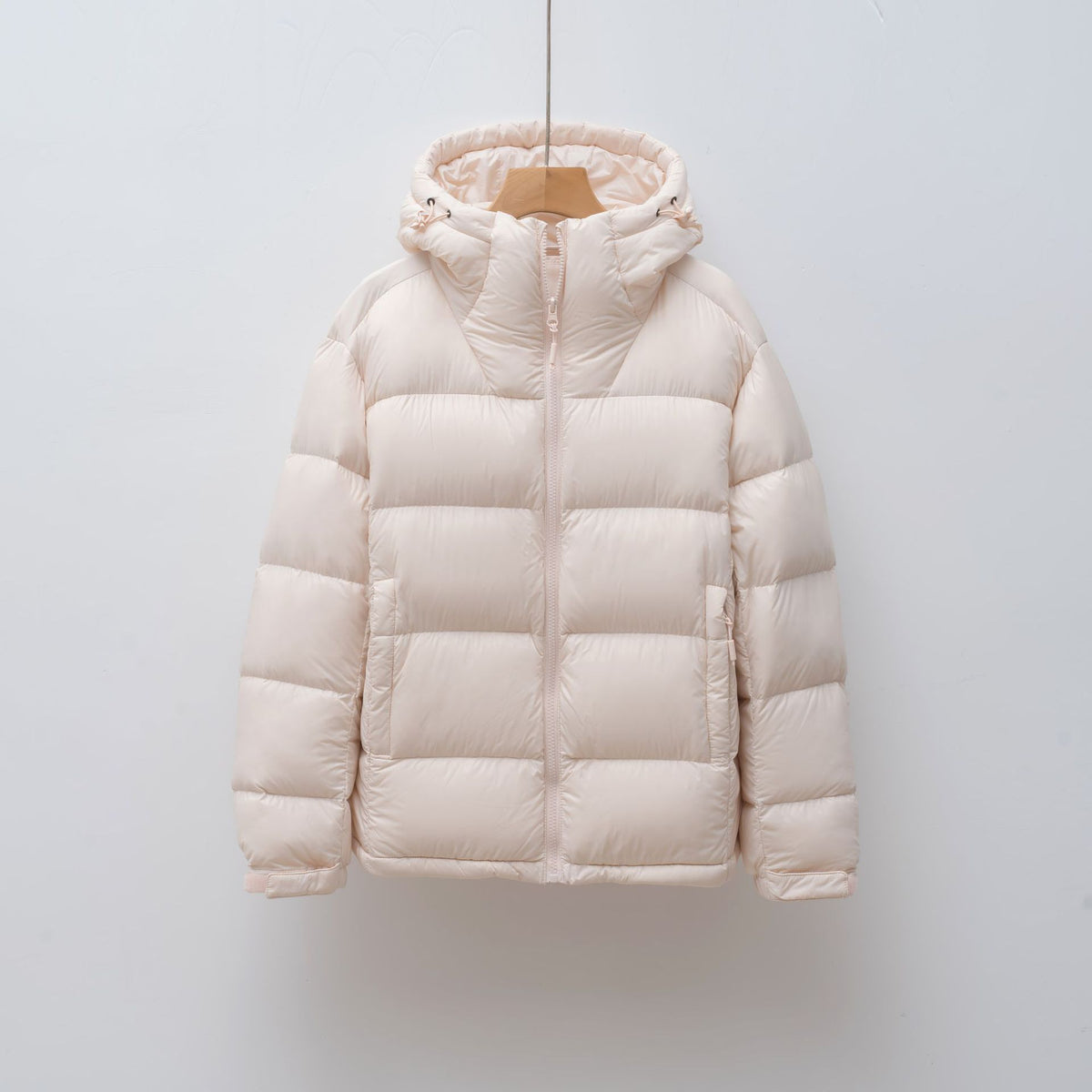 Hooded long sleeved zipper jacket