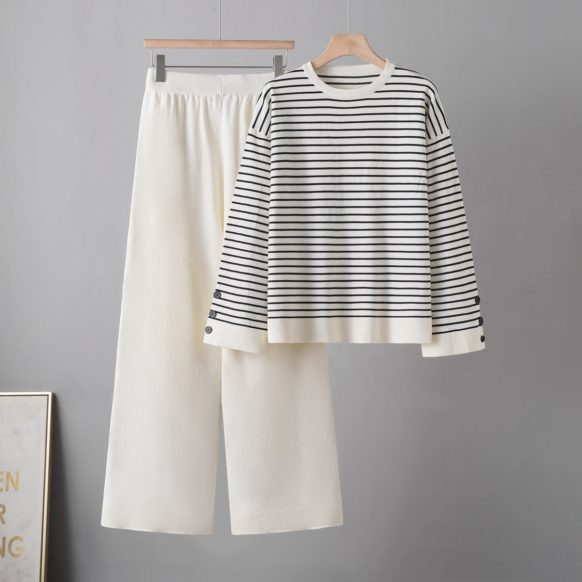 Conjunto de dos piezas para mujer con top de rayas y pantalón de pernera ancha