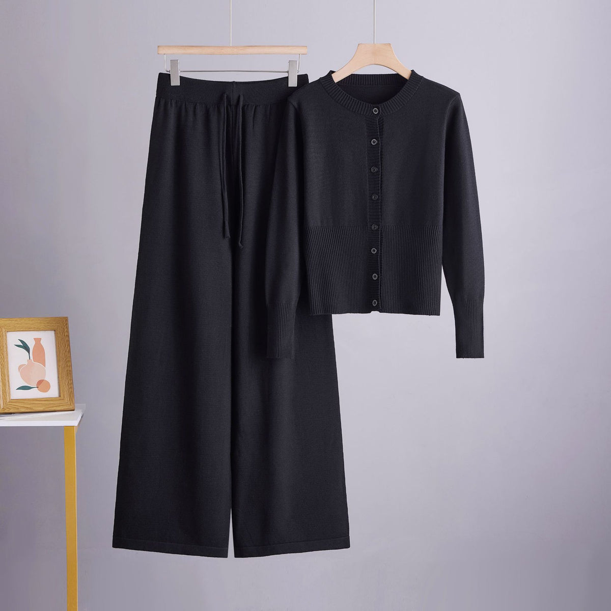 Conjunto de dos piezas con cárdigan de cuello redondo y botones y pantalón ancho recto de tiro alto
