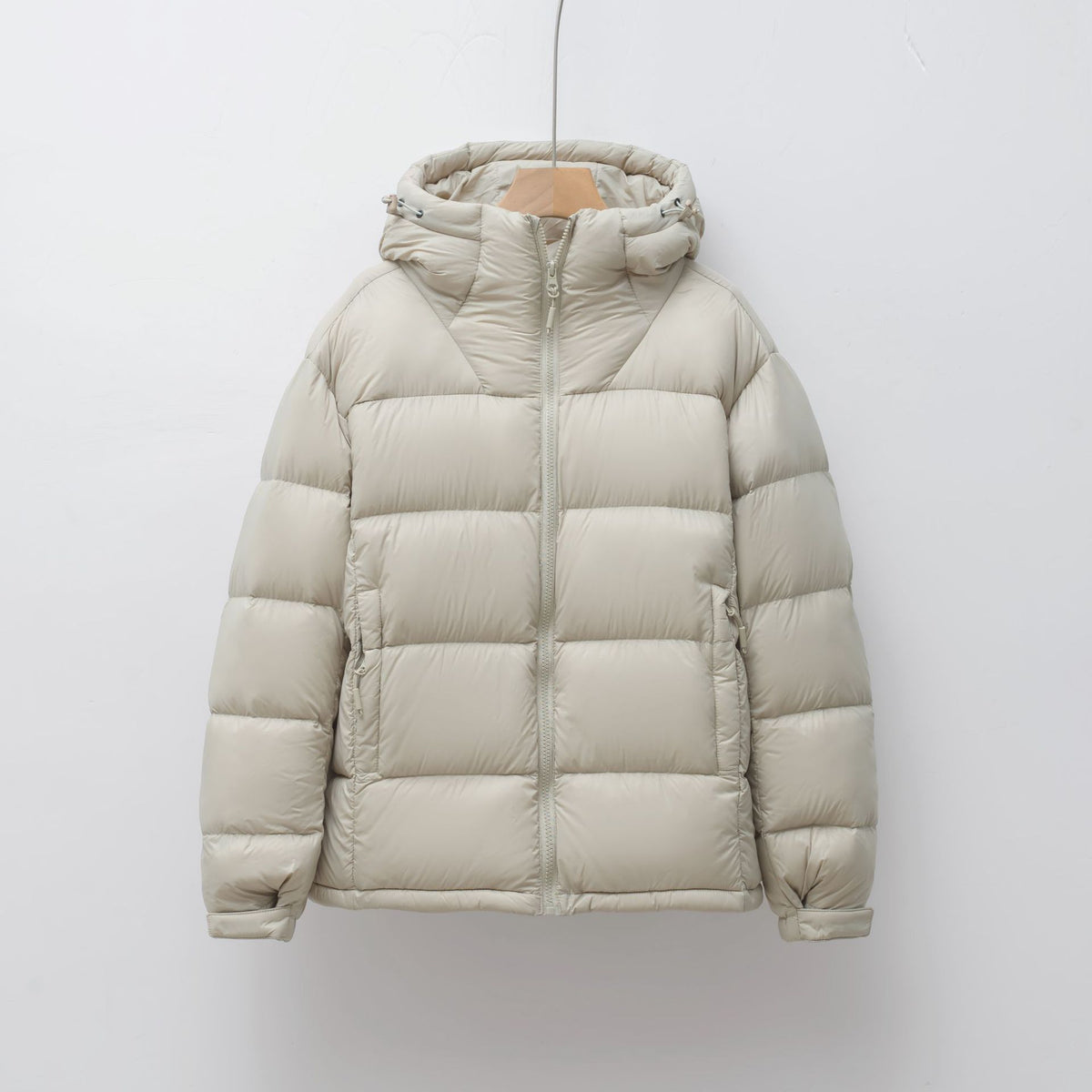 Hooded long sleeved zipper jacket