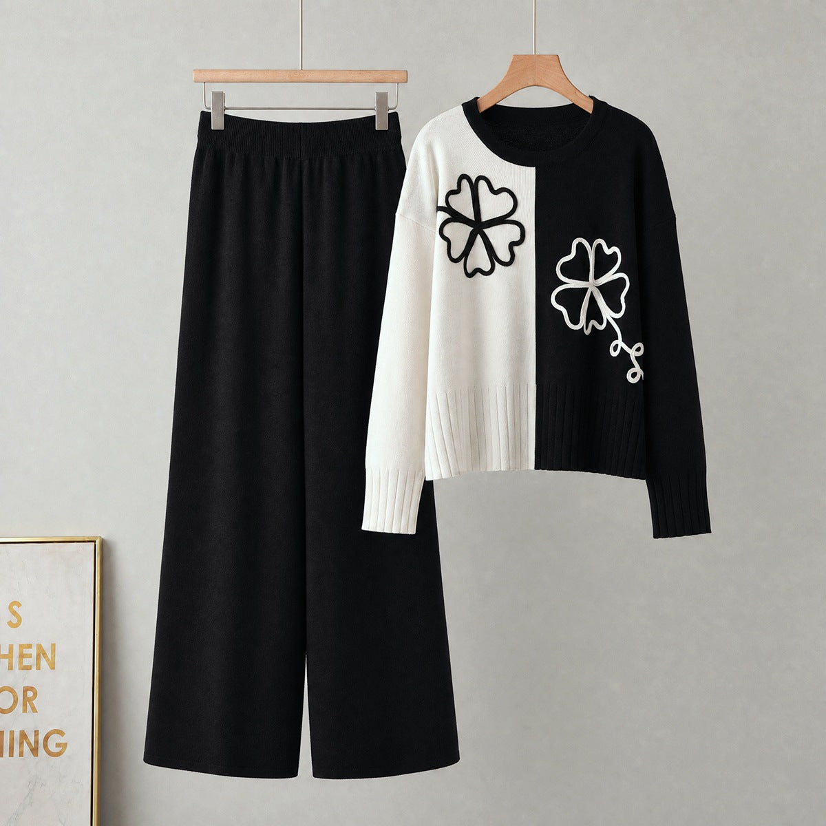 Conjunto de dos piezas con top floral en bloques de color y pantalón de pernera ancha