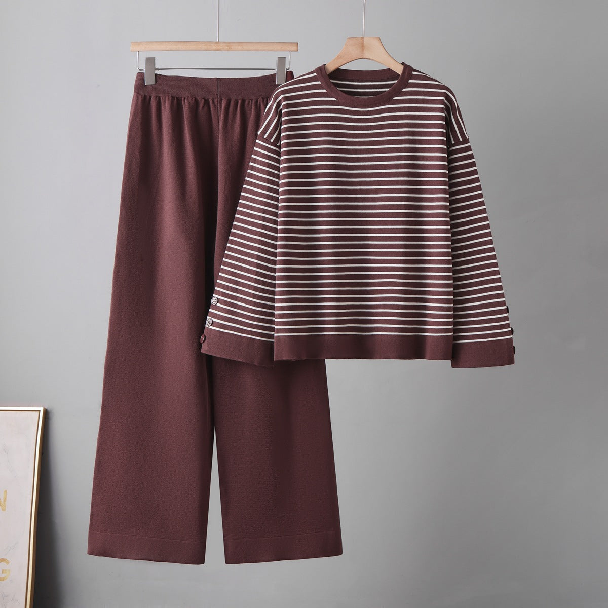 Conjunto de dos piezas para mujer con top de rayas y pantalón de pernera ancha