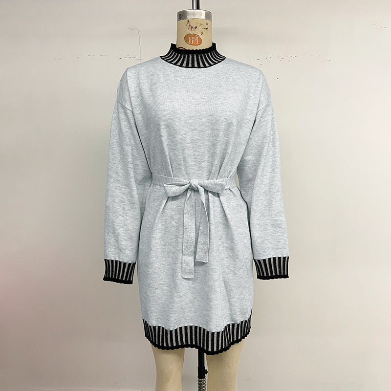 Vestido casual de punto a rayas y bloques de color con manga larga, cuello semi alto y lazada en la cintura