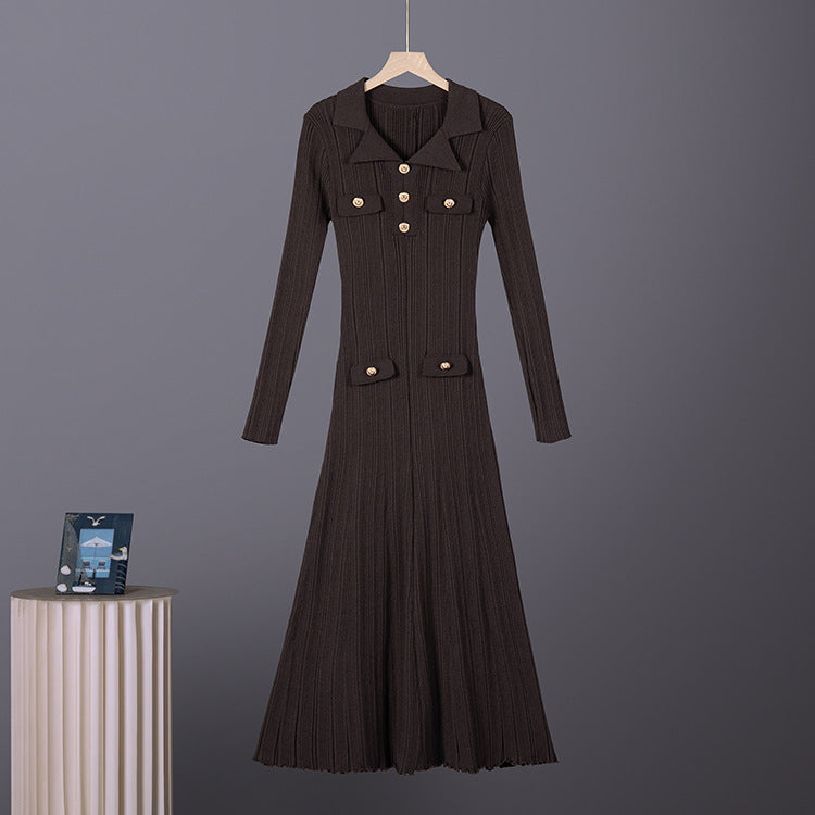 Vestido midi de punto con cuello polo y falda acampanada para mujer