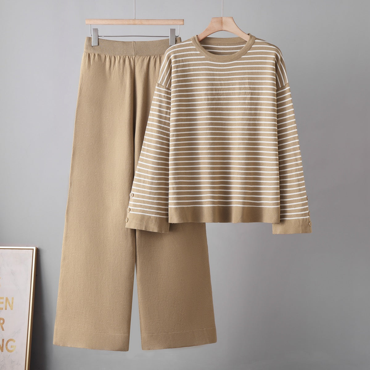 Conjunto de dos piezas para mujer con top de rayas y pantalón de pernera ancha