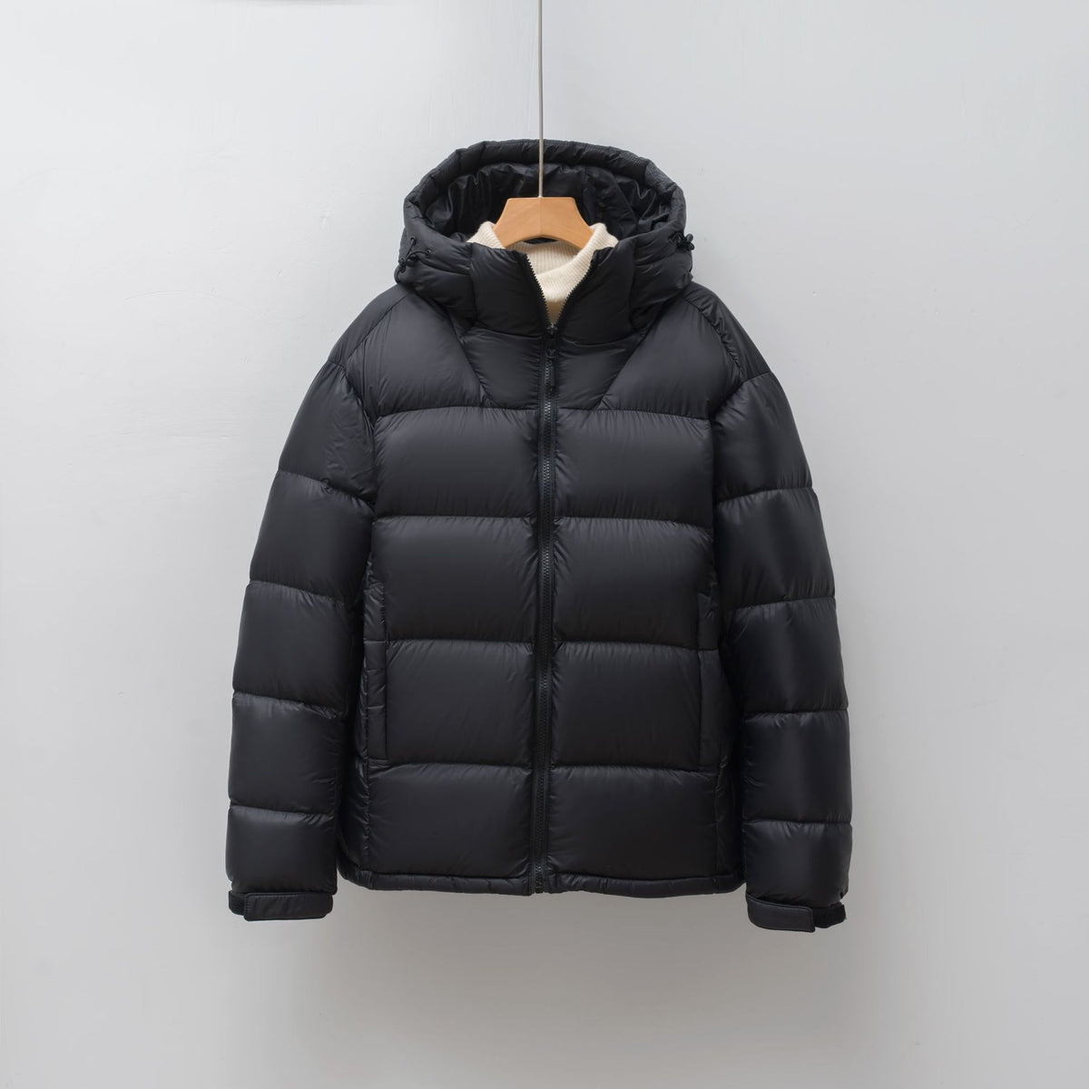 Hooded long sleeved zipper jacket
