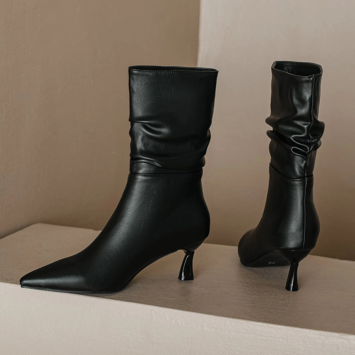 Botas de media caña para mujer con punta fina, tacón de 5 cm, diseño fruncido y forro cálido