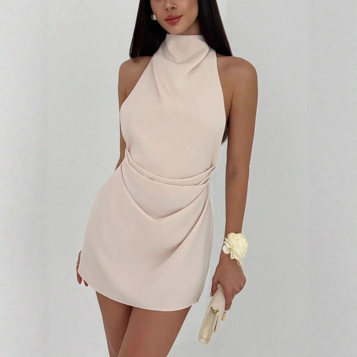 Vestido de cóctel minimalista con espalda descubierta para mujer