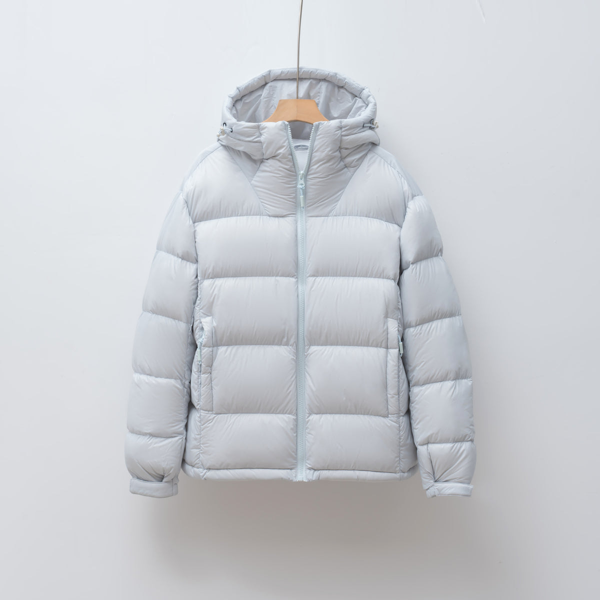 Hooded long sleeved zipper jacket