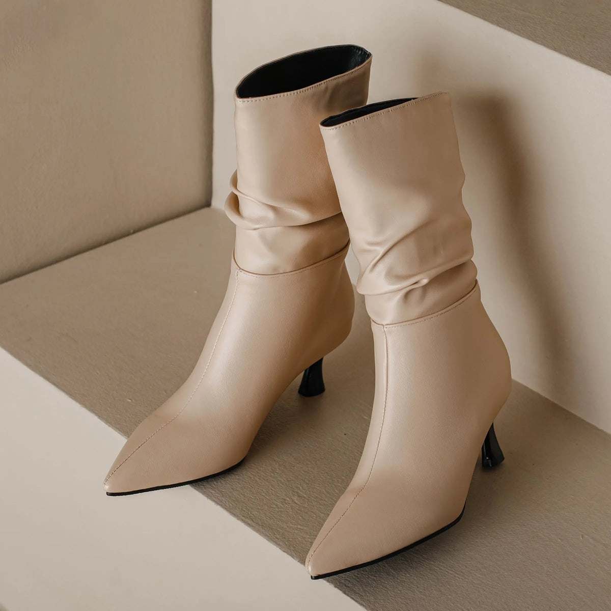 Botas de media caña para mujer con punta fina, tacón de 5 cm, diseño fruncido y forro cálido