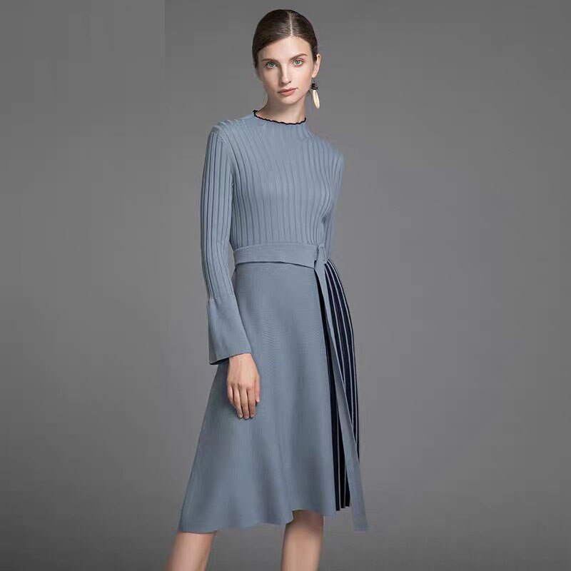 Vestido midi elegante de rayas con diseño combinado y mangas largas acampanadas, para otoño e invierno