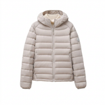 Chaqueta caqui con fondo blanco