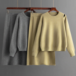 Conjunto casual de punto de dos piezas para mujer con jersey y falda.⠋
