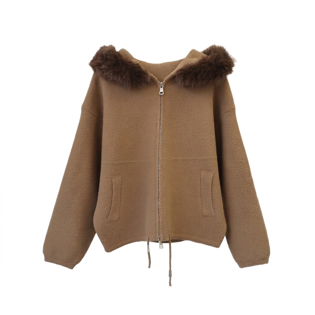 Chaqueta camel sin percha sobre fondo blanco