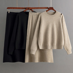 Conjunto casual de punto de dos piezas para mujer con jersey y falda.⠋